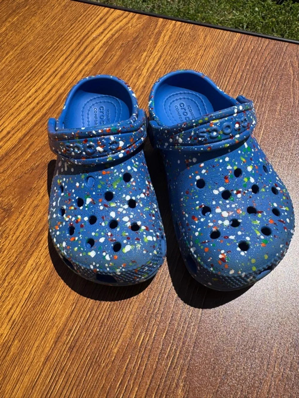 Crocs Kids C9 Blue Paint Splatter Classic Clogs Comfort Shoes Slip On